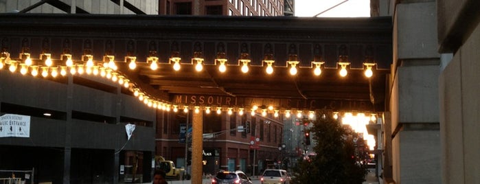 Missouri Athletic Club is one of Locais curtidos por Doug.