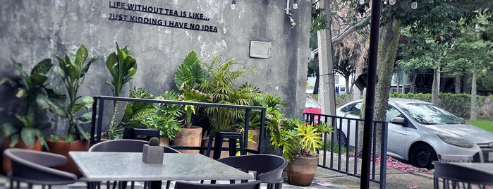 The Blooming Tea is one of GDL | Cafés que cierran tarde ☕️.