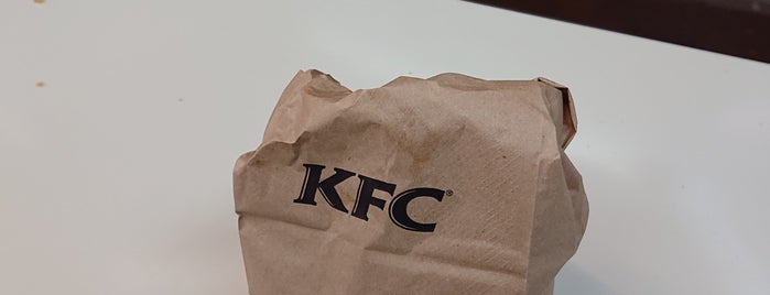 KFC is one of Carlosさんのお気に入りスポット.