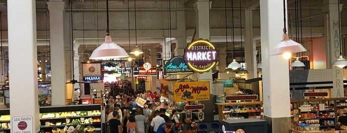 Grand Central Market is one of Tempat yang Disukai Mike.