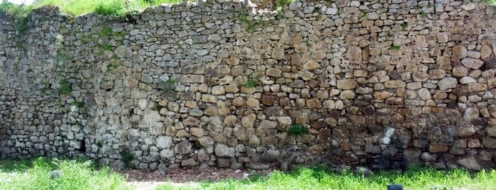 Ιουστινιάνειο τείχος is one of Η Βυζαντινή Καστοριά.