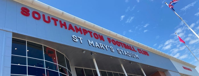 St Mary's Stadium is one of Tempat yang Disukai James.