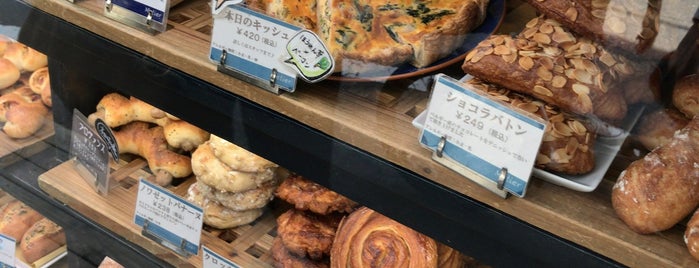 BOULANGERIE Metier 新丸子駅前店 is one of my favourites.