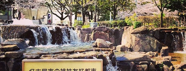 ロサンゼルス広場 is one of Posti che sono piaciuti a Hideyuki.
