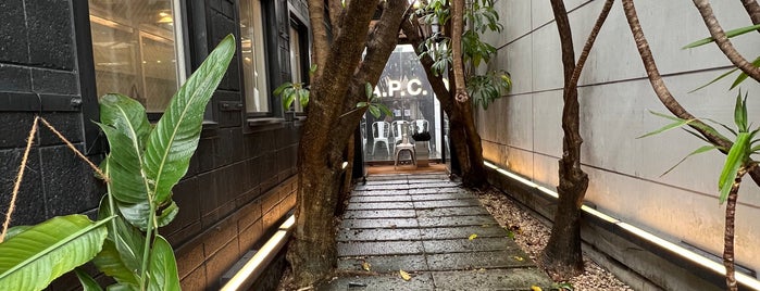 A.P.C. 代官山店 is one of Global Retail.