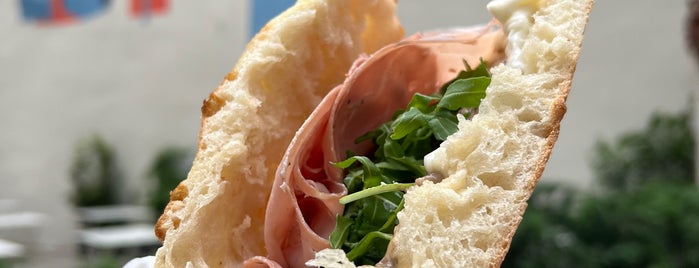 All’antico Vinaio is one of Milan.