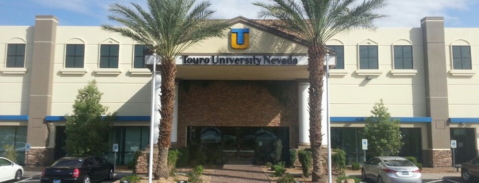 Touro University Nevada is one of Locais curtidos por Vick.