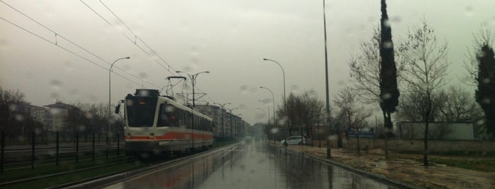 Harikalar Diyarı Tramvay Durağı is one of Tempat yang Disukai Sinan.
