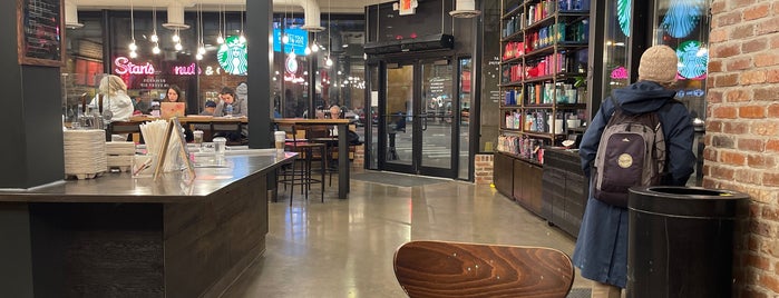 Starbucks is one of The 13 Best Coffee Shops in Lakeview, Chicago.
