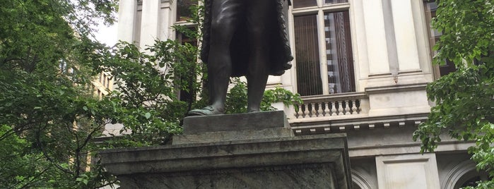 Benjamin Franklin Statue is one of Monuments.