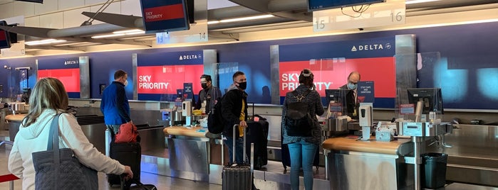 Delta Baggage Drop is one of Lieux qui ont plu à Ray.