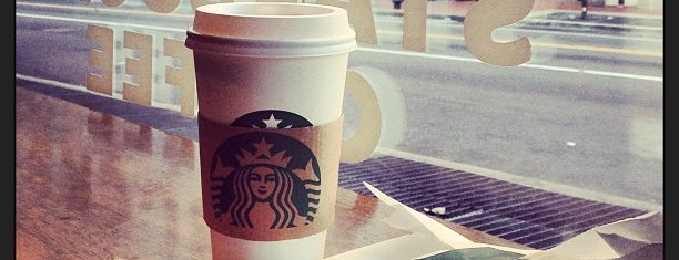 Starbucks is one of Locais curtidos por Elle 💄.