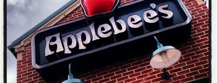 Applebee's Grill + Bar is one of สถานที่ที่ Randy ถูกใจ.