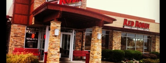 Red Robin Gourmet Burgers and Brews is one of Tempat yang Disimpan Randy.