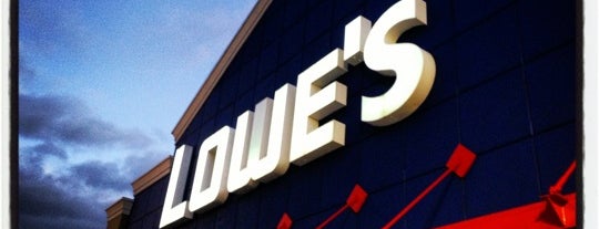 Lowe's is one of Whitniさんのお気に入りスポット.