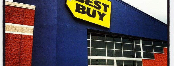 Best Buy is one of Tempat yang Disukai Joseph.