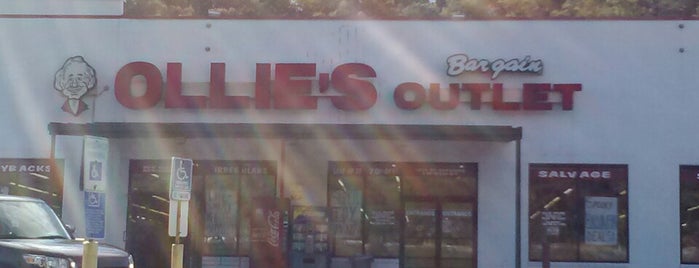 Ollie's Bargain Outlet is one of สถานที่ที่ Kate ถูกใจ.