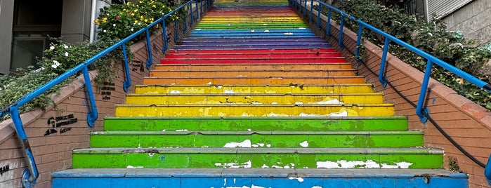 Rainbow Stairs - Gökkuşağı Merdivenleri is one of Posti salvati di Martin.