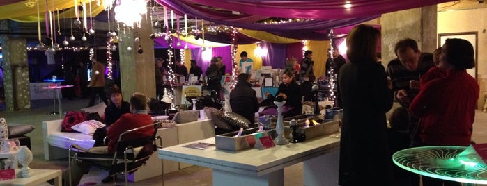 Rosslyn Holiday Market is one of Events.