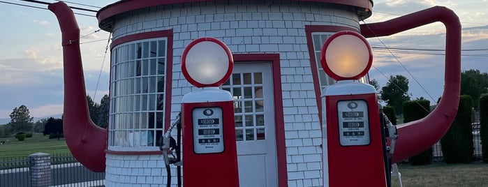 Teapot Dome Gas Station National Historic Site is one of Atlas Obscura.