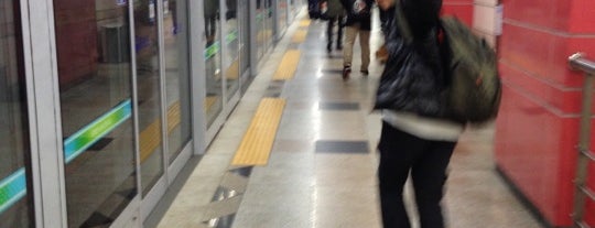 ポクチョン駅 is one of Subway Stations in Seoul(line1~4 & DX).