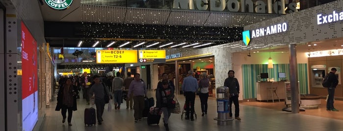 Amsterdam Schiphol Havalimanı (AMS) is one of Noel'in Beğendiği Mekanlar.
