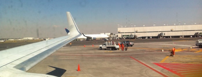 Pistas de Aeromexico is one of Orte, die Mayte gefallen.