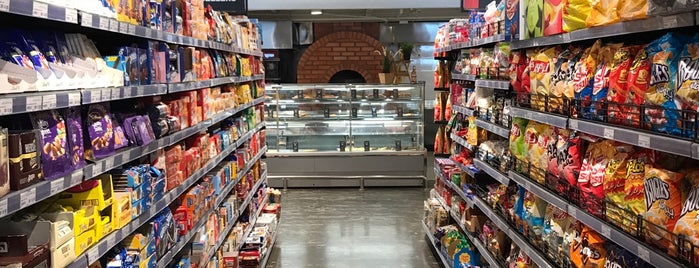Al Osra Supermarket is one of مستقبل.