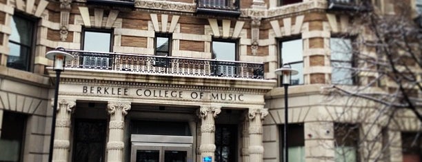 Музыкальный колледж Беркли is one of Boston.