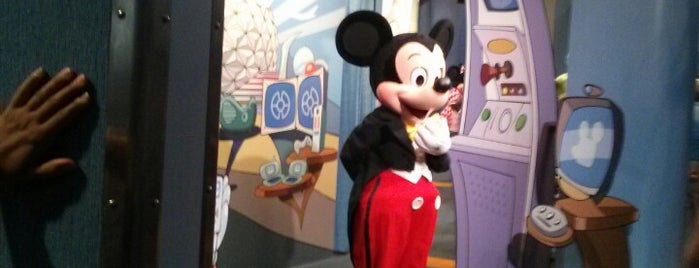 Epcot Character Spot is one of M.さんのお気に入りスポット.