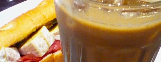 EXCELSIOR CAFFÉ is one of Lugares favoritos de Shigeo.