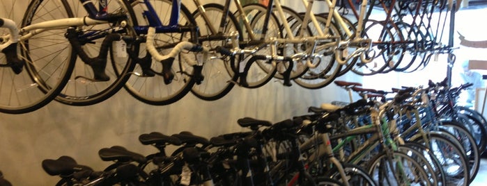 B's Bikes is one of Jackieさんのお気に入りスポット.