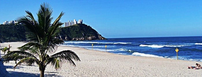 Praia da Enseada is one of Lugares favoritos de Fernanda.