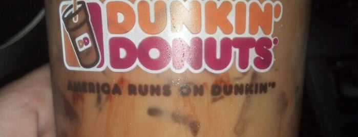 Dunkin' is one of Tempat yang Disukai Justin.