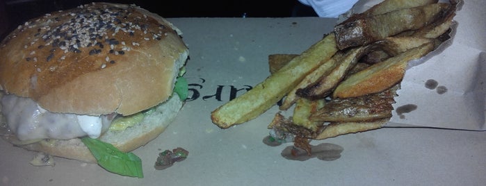 Heisenburger Burger Lab is one of Locais curtidos por Giuli.