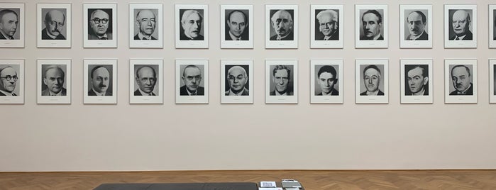 Galerie Neue Meister is one of Eduardo : понравившиеся места.
