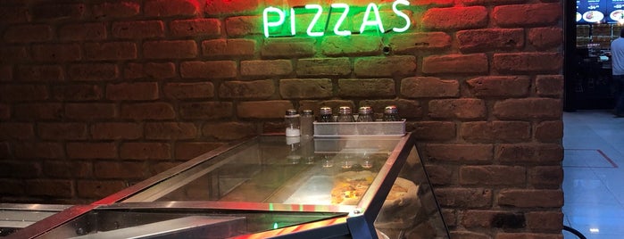 Vezpa Pizzas is one of Lugares favoritos de Eduardo.