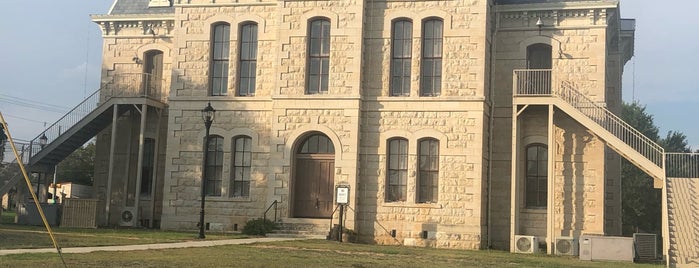 The Old Blanco County Courthouse is one of Orte, die Antonieta gefallen.