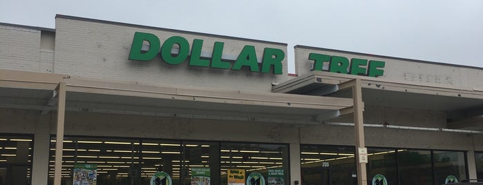 Dollar Tree is one of Gespeicherte Orte von Lily.