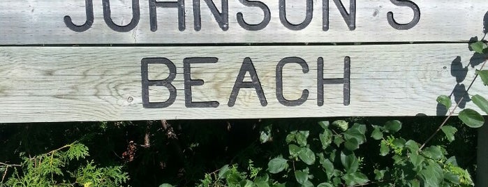Johnson Beach is one of Tempat yang Disukai Paul.