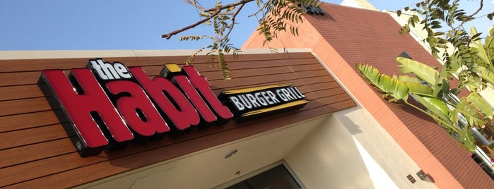 The Habit Burger Grill is one of Locais curtidos por Ryan.
