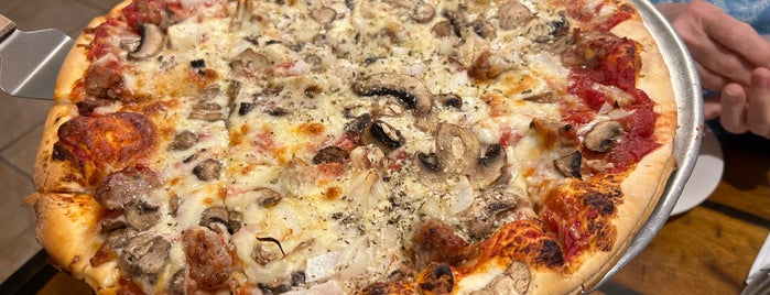 Capri di Nuovo is one of Must-visit Pizza Places in Milwaukee.