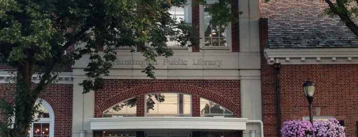 Huntington Public Library is one of Tempat yang Disukai Meredith.