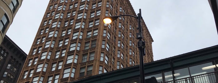 Monadnock Building is one of Chicago things I must do!.