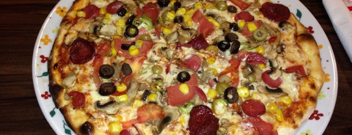 Felicia Pizza is one of Orte, die Muzaffer gefallen.