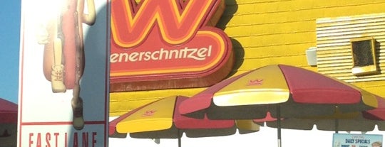 Wienerschnitzel is one of Lisa'nın Beğendiği Mekanlar.