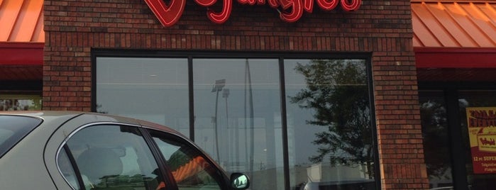 Bojangles' Famous Chicken 'n Biscuits is one of สถานที่ที่ Stacy ถูกใจ.