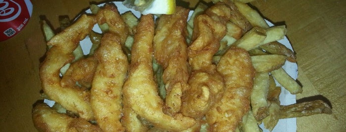 Montgomery's Fish & Chips is one of Tempat yang Disukai Vern.