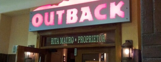 Outback Steakhouse is one of Locais curtidos por Andre.