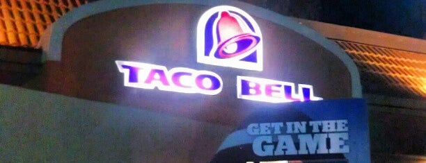Taco Bell is one of Tempat yang Disukai Liz.